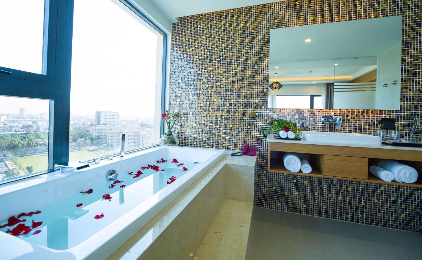 Nam Hotel & Residences Da Nang Esterno foto
